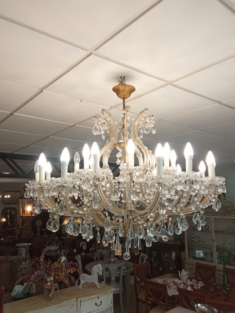 Lámpara grande de araña