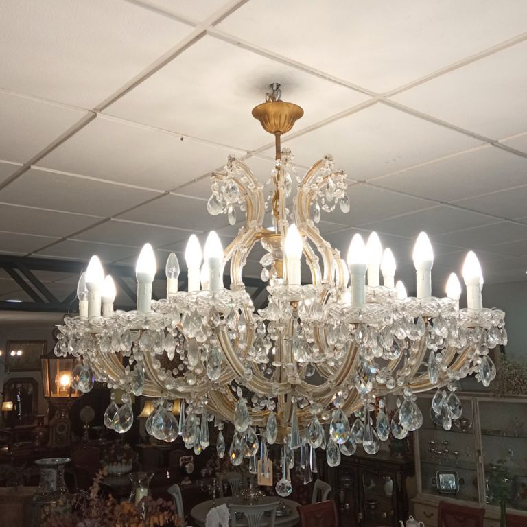 Lámpara grande de araña