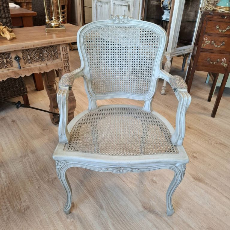 Sillón estilo Luís XV de rejilla