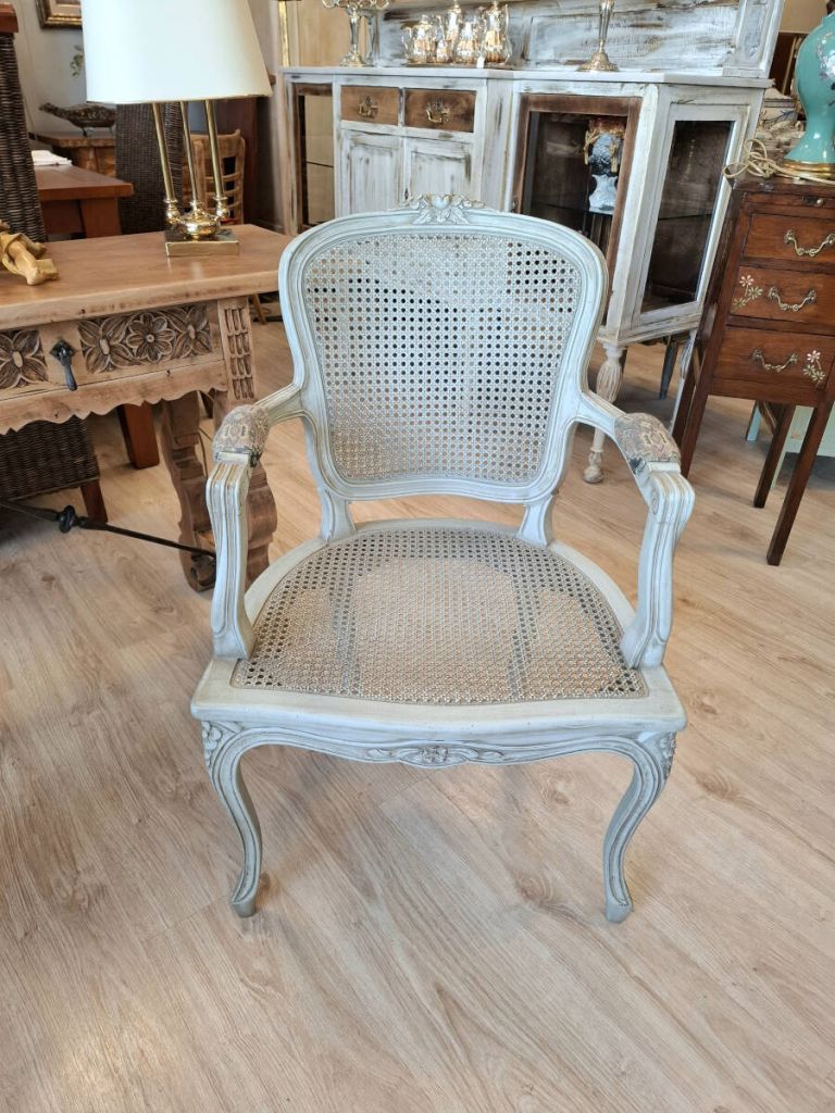 Sillón estilo Luís XV de rejilla