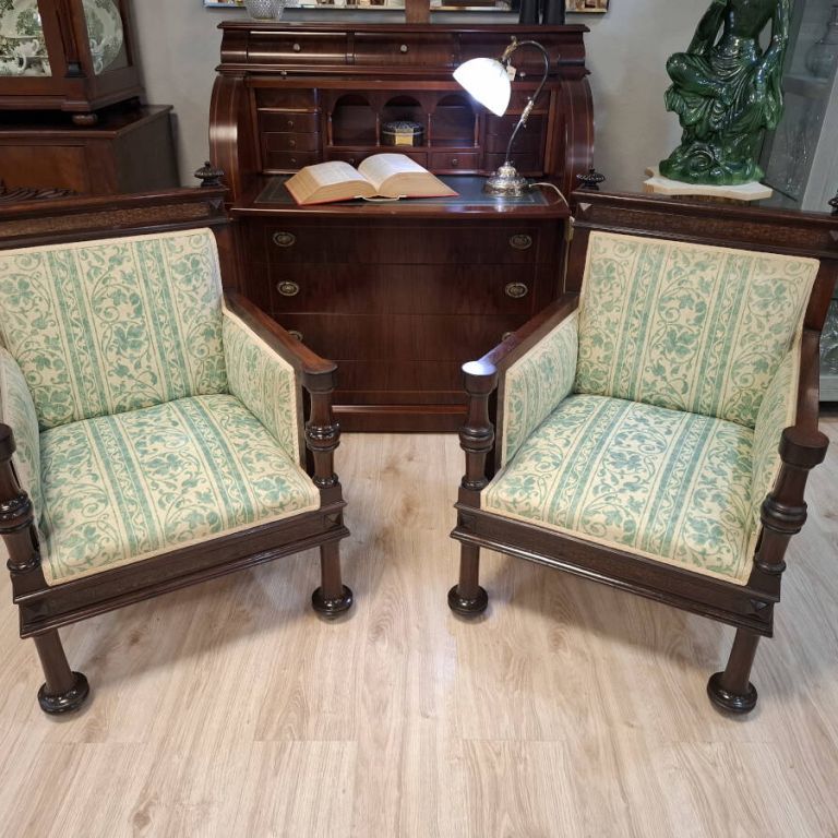 Pareja de butacas de caoba