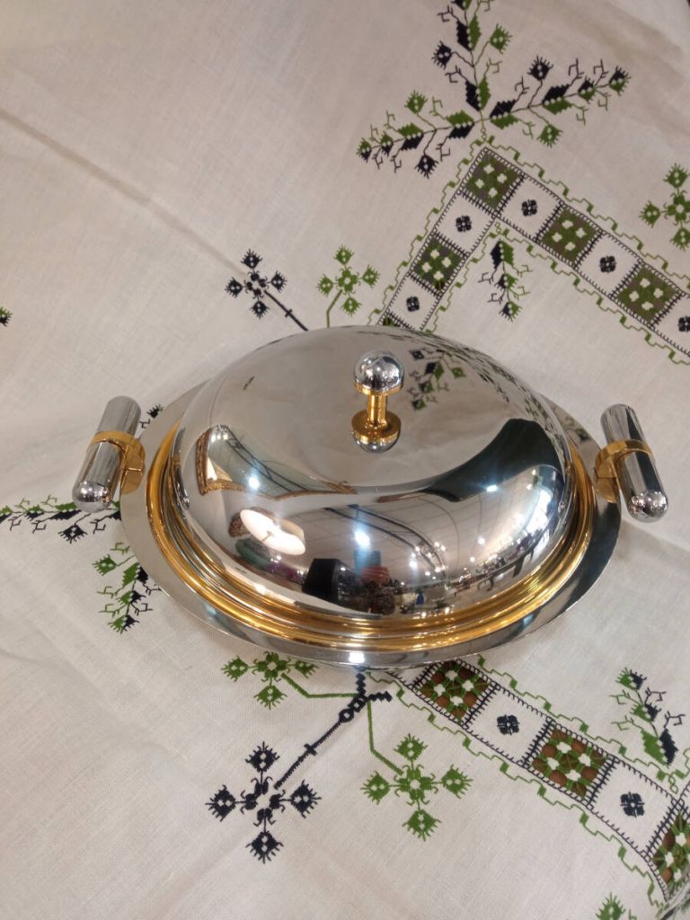 Calienta plato de acero y oro