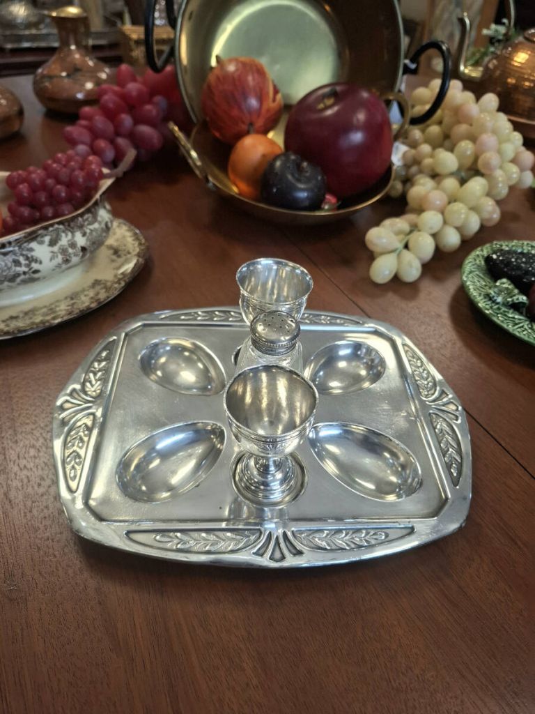 Huevera plateada de Meneses