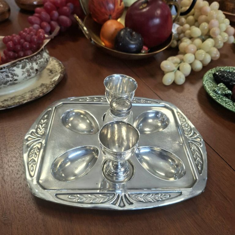 Huevera plateada de Meneses