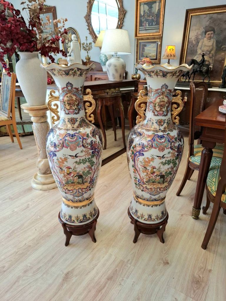 Pareja de jarrones en porcelana esmaltada