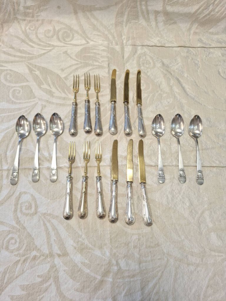Juego antiguo de cubiertos de postre
