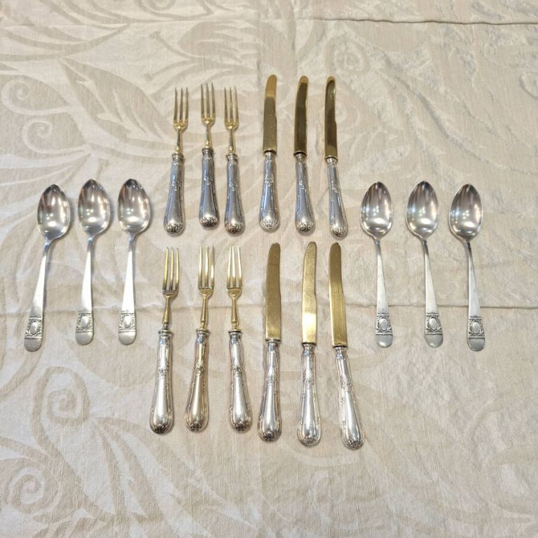 Juego antiguo de cubiertos de postre