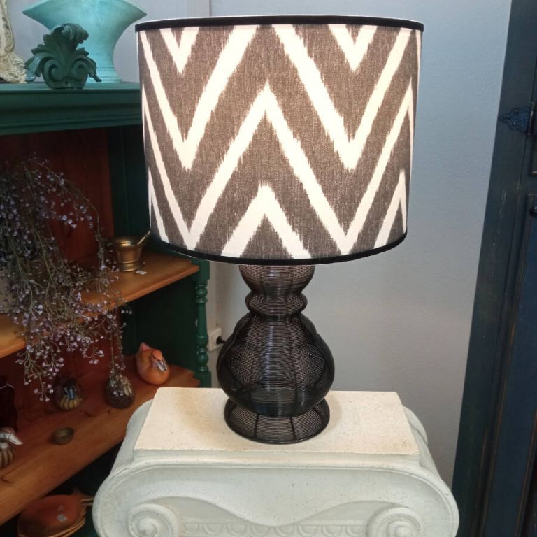 Lámpara de sobremesa cónica