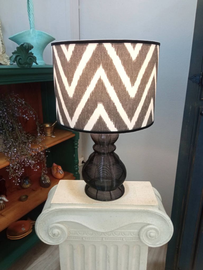 Lámpara de sobremesa cónica