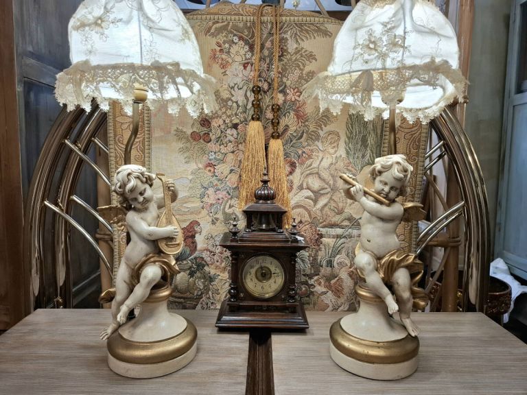 Pareja de lámparas querubines