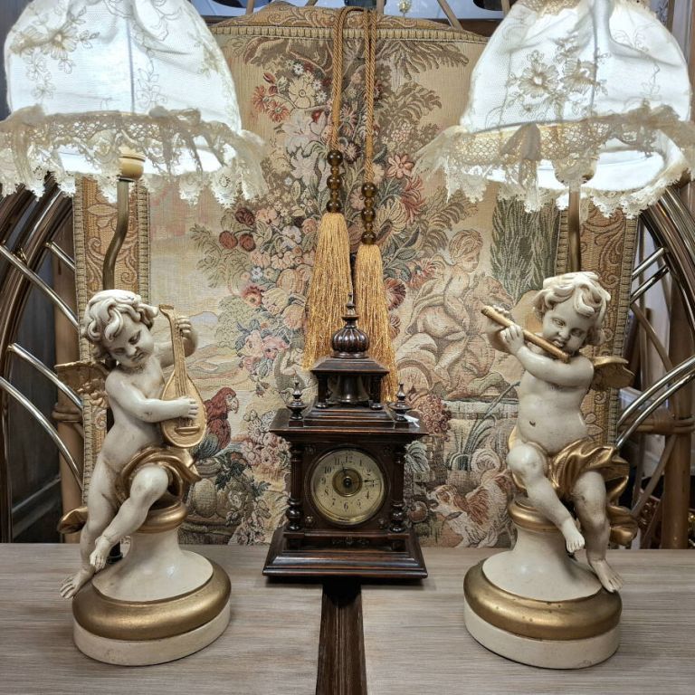 Pareja de lámparas querubines
