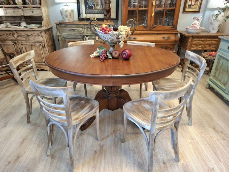 Mesa comedor ovalada de cedro