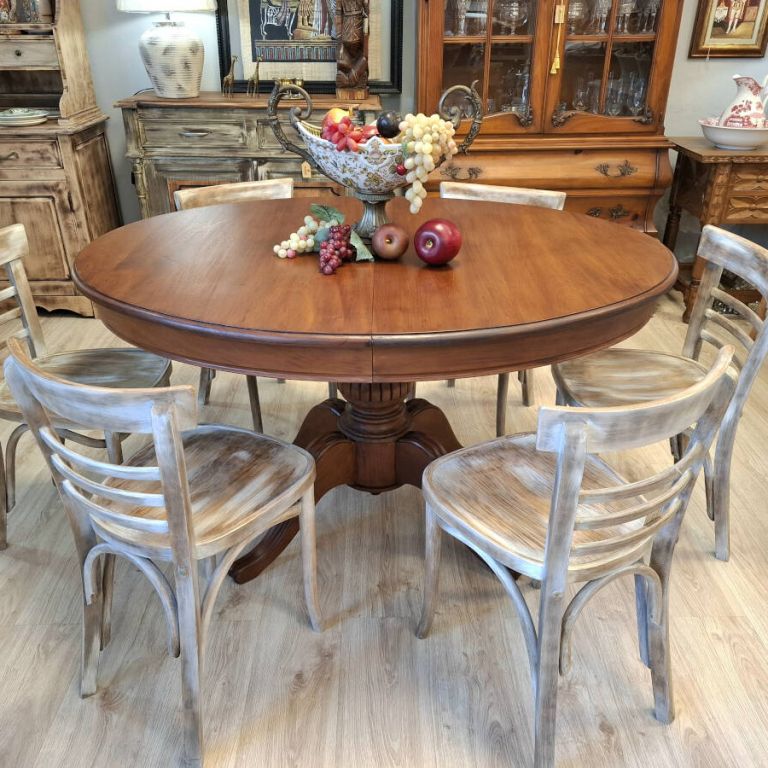 Mesa comedor ovalada de cedro