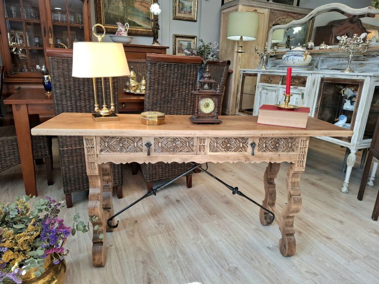 Mesa castellana nogal macizo