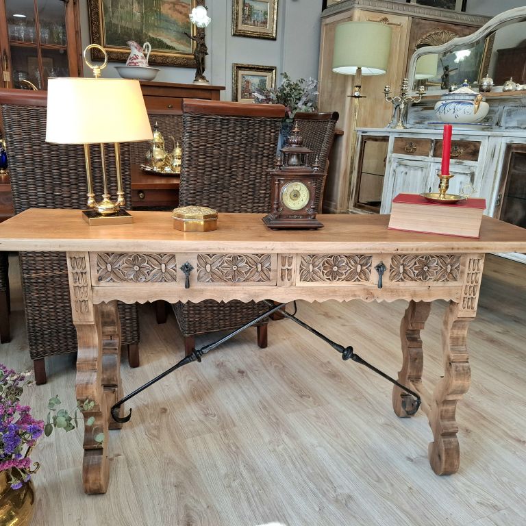 Mesa castellana nogal macizo