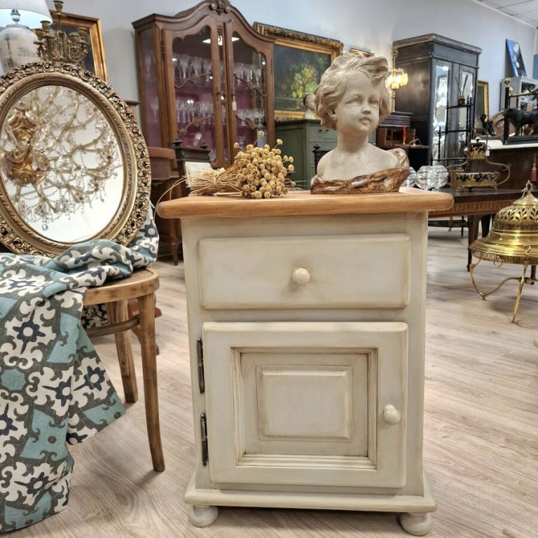 Mesita de noche provenzal