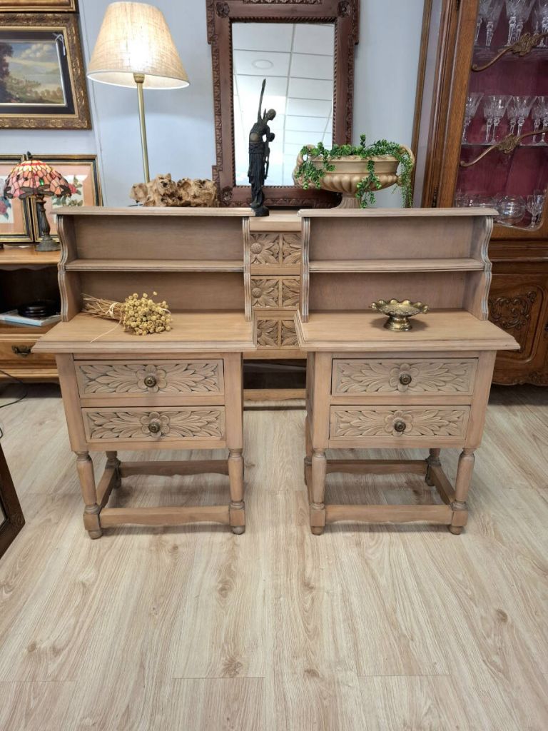 Pareja de mesitas de noche en madera lavada