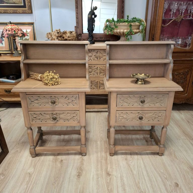 Pareja de mesitas de noche en madera lavada