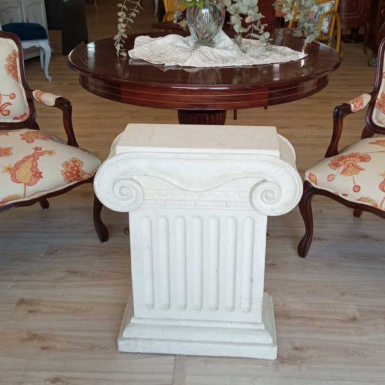 Pedestal estilo jónico