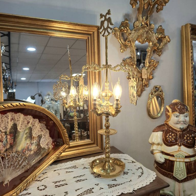 Velón antiguo de metal electrificado