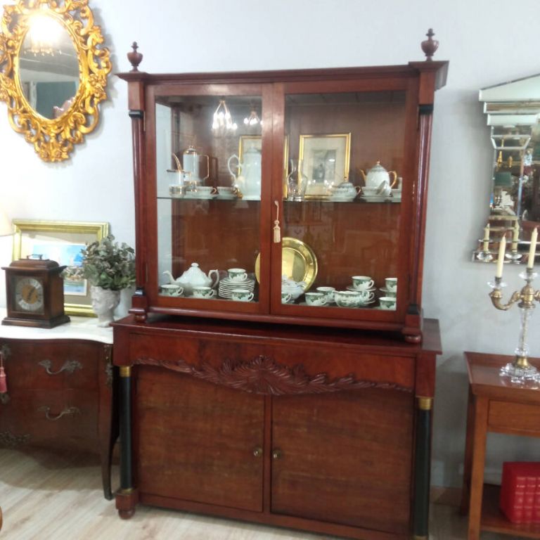 Vitrina antigua de caoba