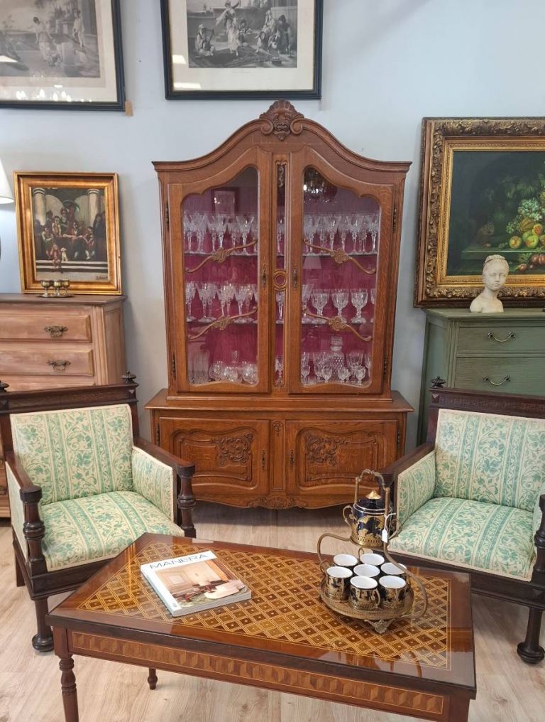 Vitrina francesa de roble