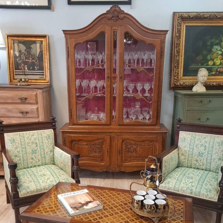 Vitrina francesa de roble